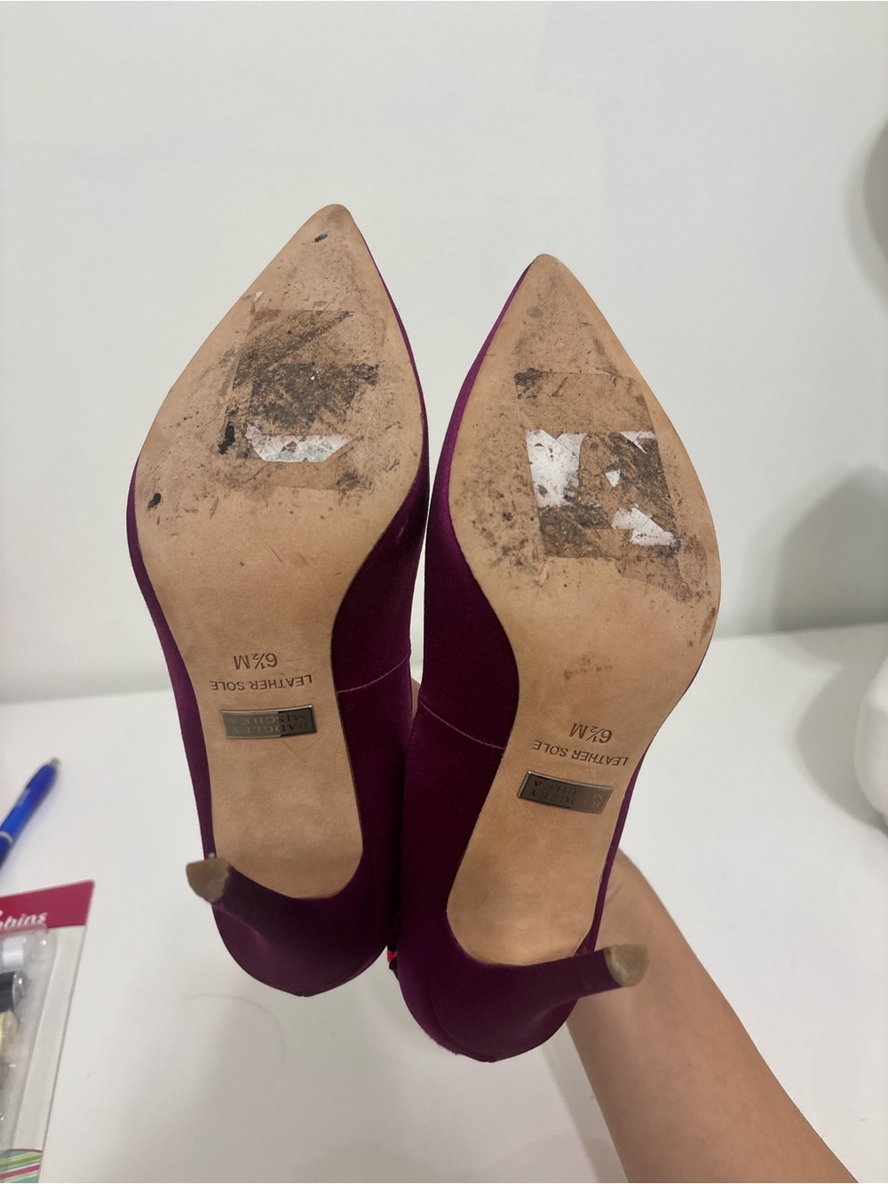 Badgley Mischka Fuchsia Pointed Toe Evening Pumps - Picture 5 of 5